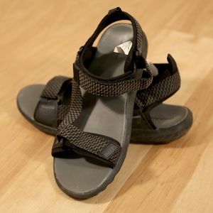 Men's Goodfellow and Co. webbing sandals Size 9-10